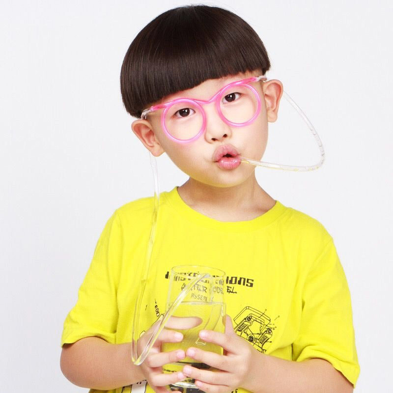 Unieke gekke rietjesbril voor kids. Stimuleert drinken op een speelse manier. Grappig en herbruikbaar.