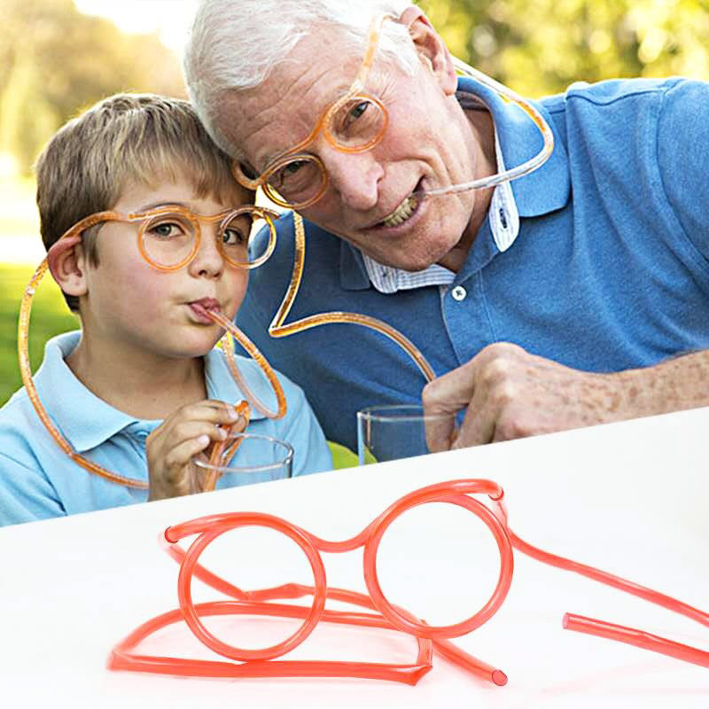 Kleurrijke rietjesbril voor kinderen, om drinken om te toveren tot een grappig spel. Feestartikel.
