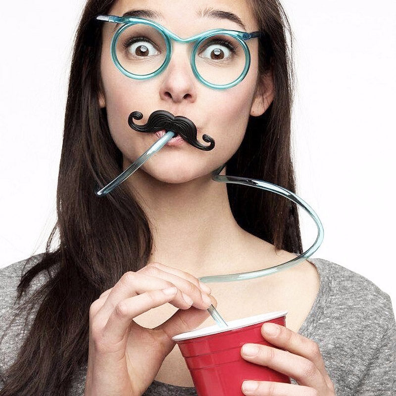 Een gekke rietjesbril die drinken stimuleert bij kinderen. Leuk voor thuis en op kinderfeestjes.