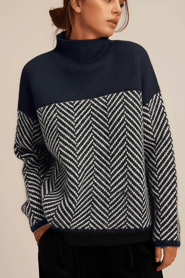 Warme dames wintertrui met hoge opstaande kraag. Stijlvolle gebreide trui ideaal voor lagenlook. Model Mackenzie.
