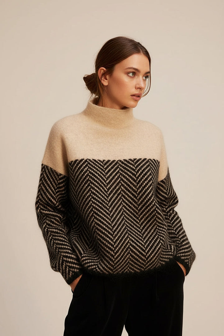 Dames gebreide trui met opstaande kraag en rijk zigzag breipatroon. Warme en comfortabele wintertrui Mackenzie.