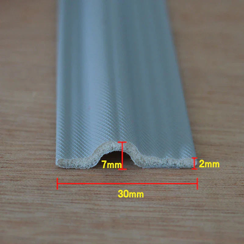 Tocht- en geluidswerende afdichtstrip, zelfklevend. Essentieel voor een comfortabele en energiezuinige woning.