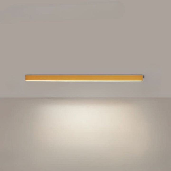 Heldere LED plafondlamp, dimbaar en energiezuinig, in Scandinavische stijl.