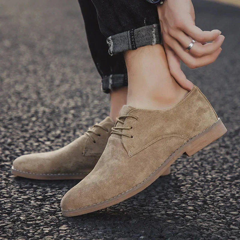 Gepolijste leren heren Oxford schoenen. Hoogwaardige afwerking, perfect voor een klassieke look.