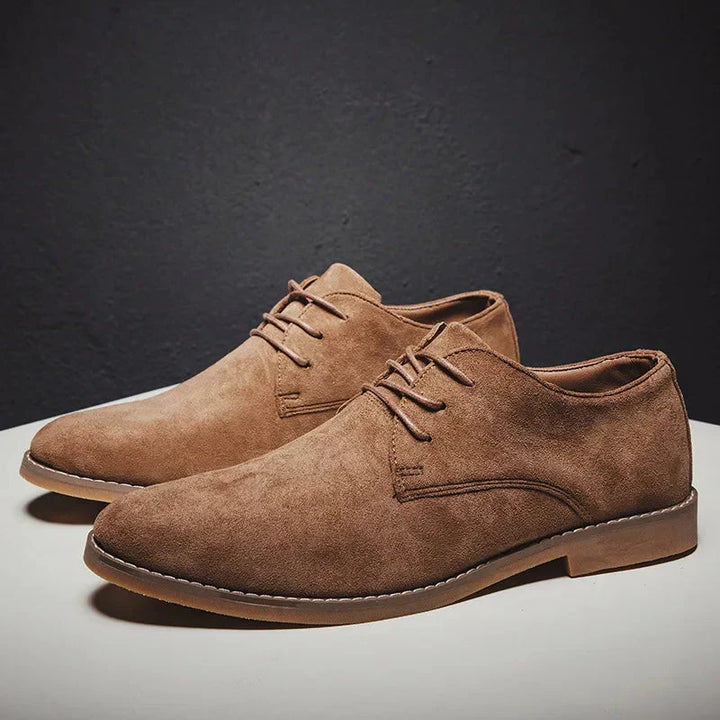 Klassieke bruine heren Oxford schoenen. Tijdloos design voor formele en zakelijke gelegenheden.
