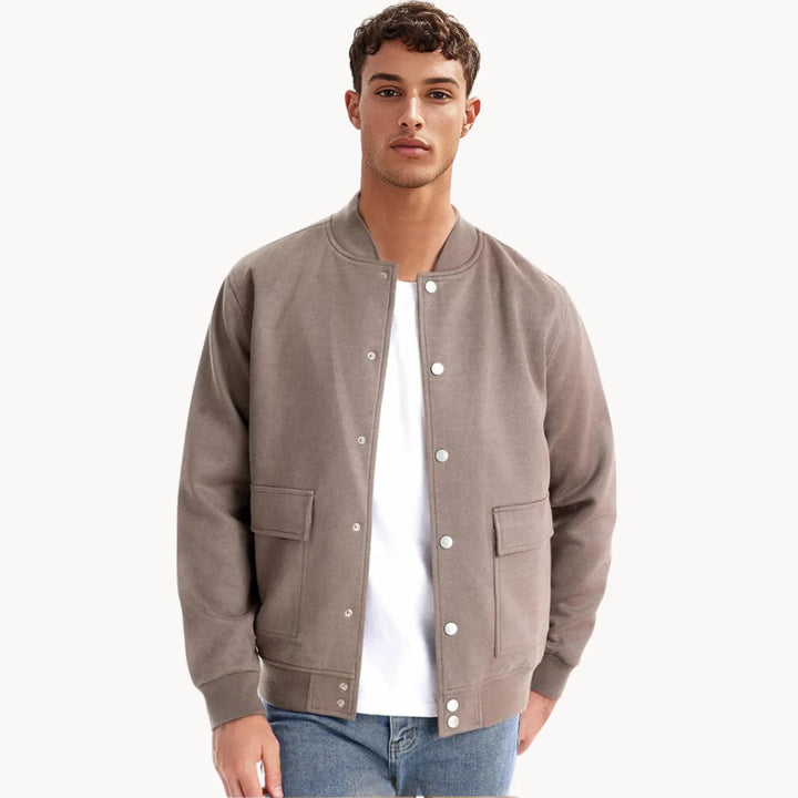 Moderne herenjas met ronde hals en praktische drukknopen sluiting, perfecte bovenkleding voor dagelijks gebruik.