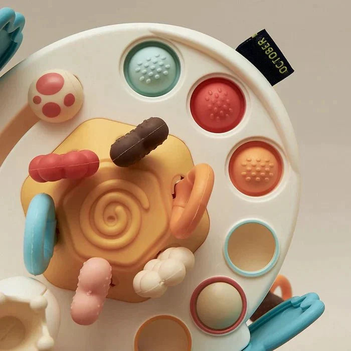 Kleurrijk sensorisch baby speelgoed van siliconen met diverse trekkoorden & texturen voor ontwikkeling.