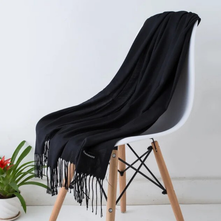Dames sjaal van luxe kasjmier, perfect om de hals gedrapeerd.