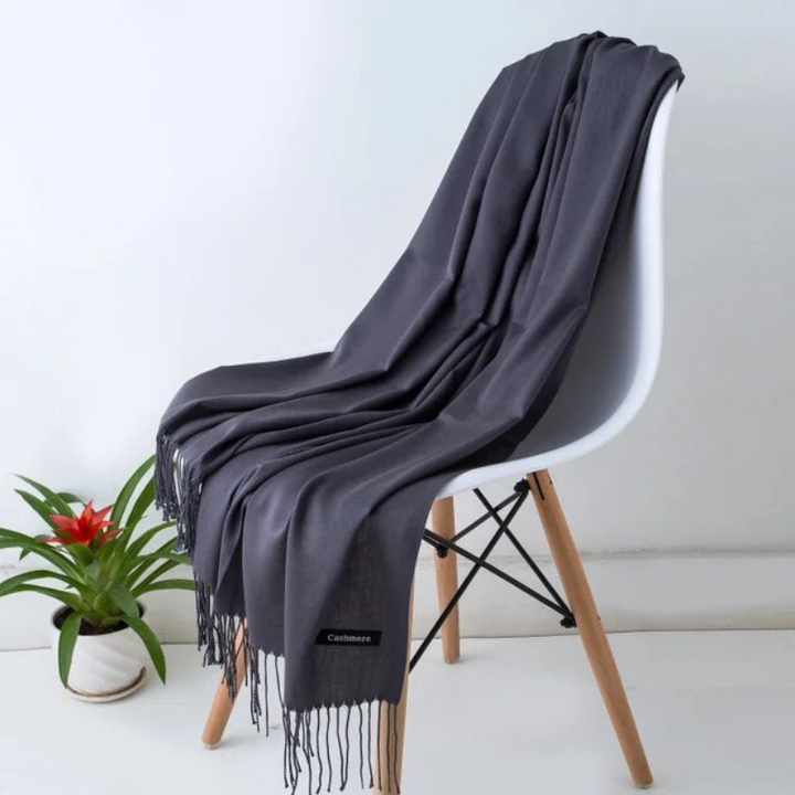 Gezellige kasjmier dames sjaal, een elegant mode-item.