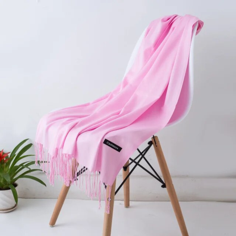 Modieuze oversized kasjmier sjaal, veelzijdig en comfortabel.