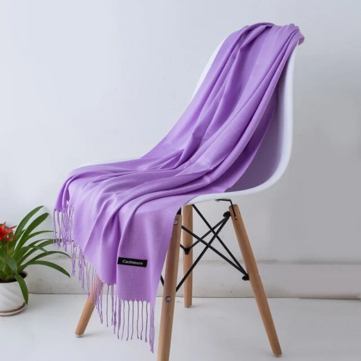 Modieuze dames sjaal van kasjmier, elegant en trendy.