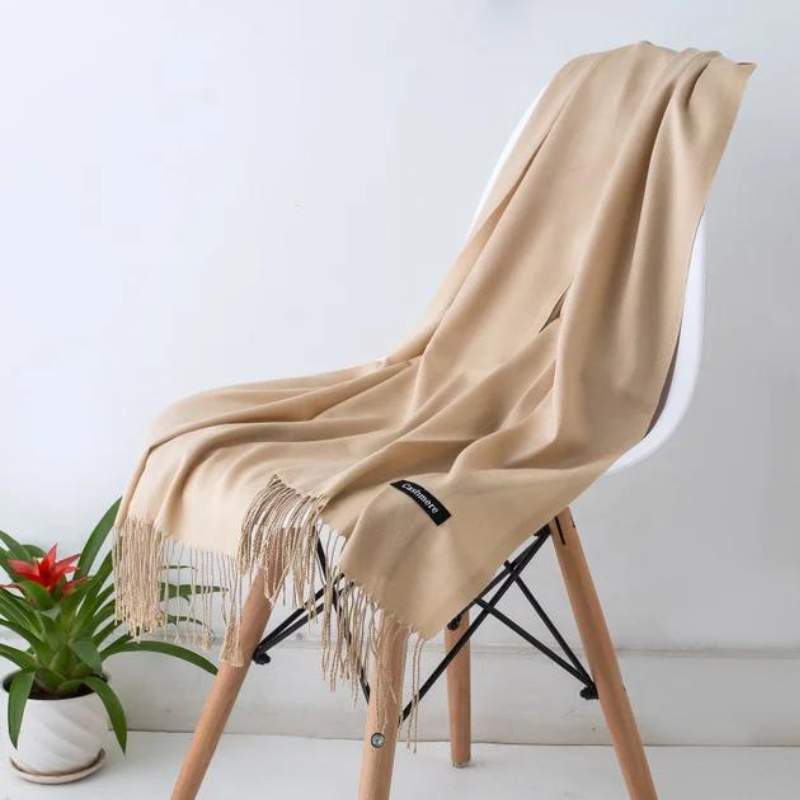 Luxe kasjmier dames sjaal, warm en elegant voor de herfst en winter.