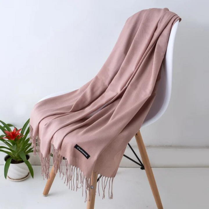 Gezellige oversized sjaal van zacht kasjmier, perfect voor koude dagen.
