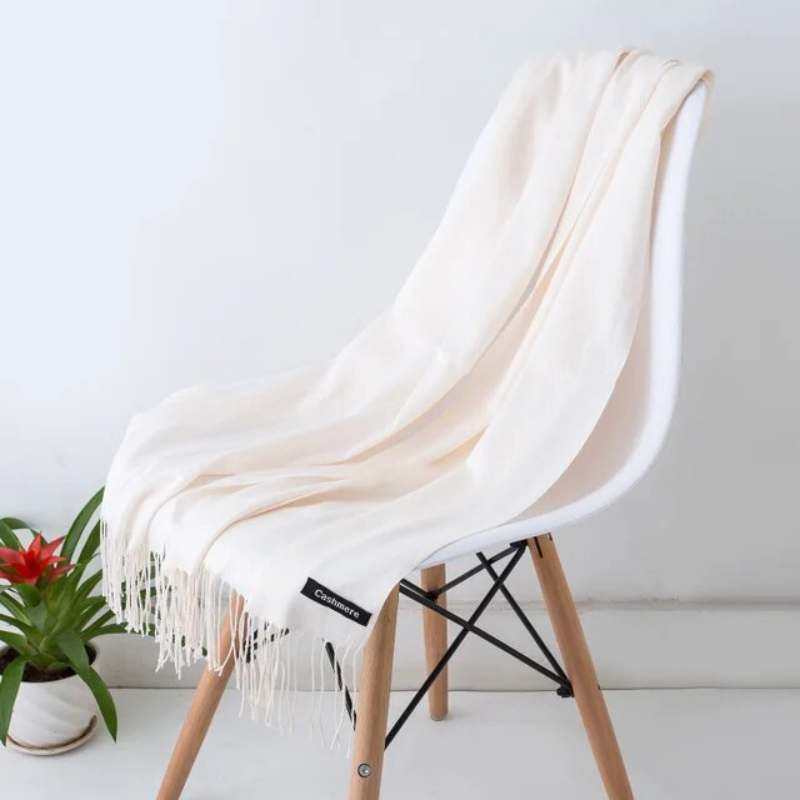 Warme wintersjaal van luxe kasjmier, een stijlvolle accessoire.