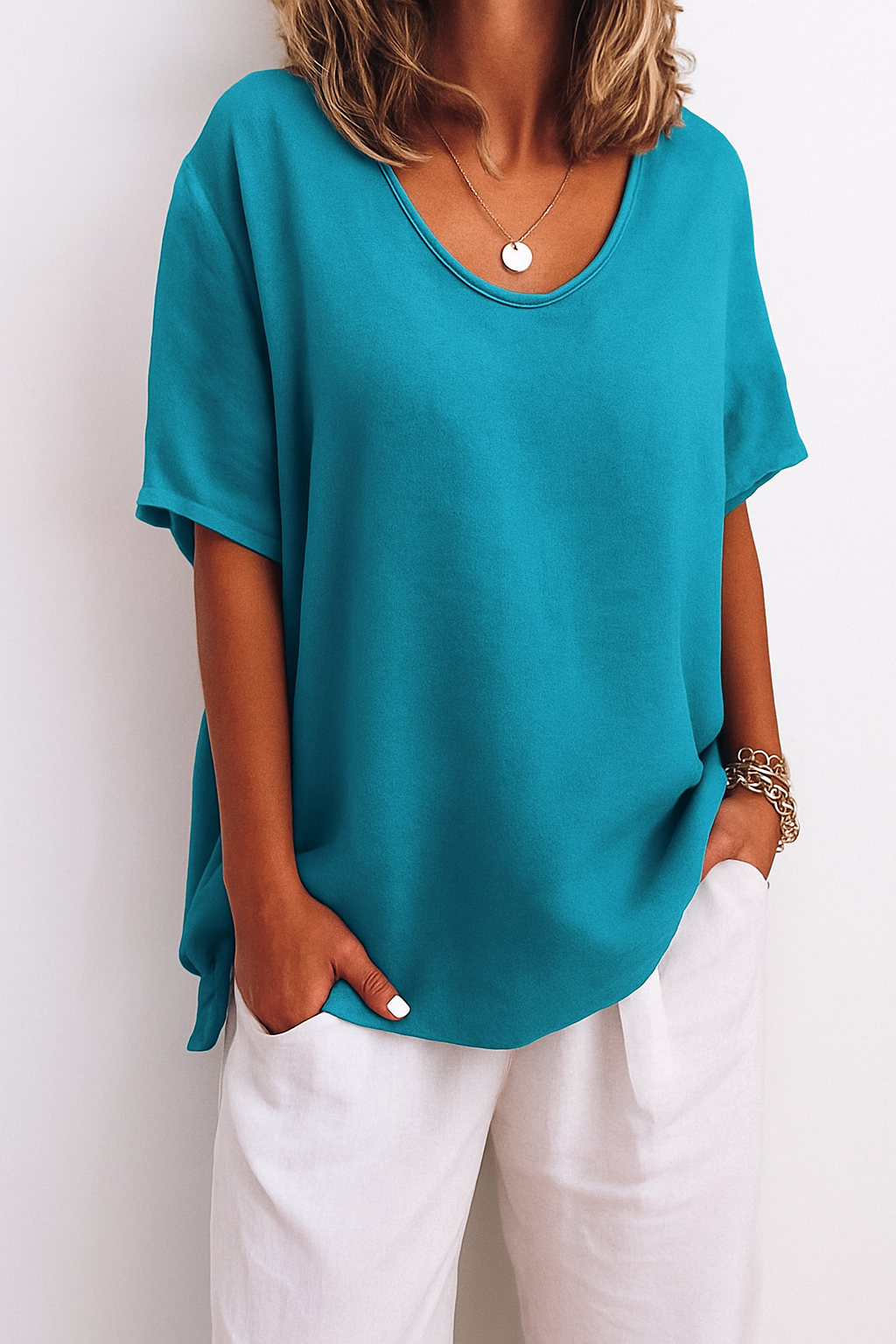 Zomers dames t-shirt met ronde hals. Ademend en losvallend voor ultiem comfort. Modieus en veelzijdig.
