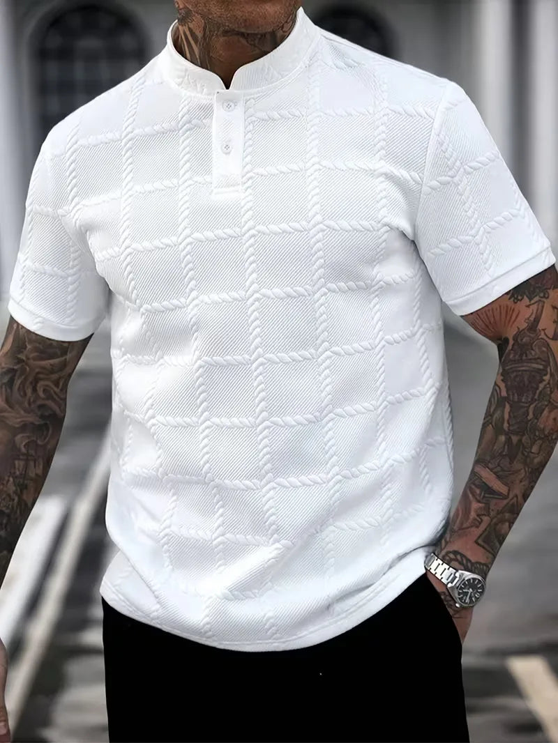 Heren stijlvol Henley T-shirt met korte mouwen, perfect voor een moderne casual zomerlook.