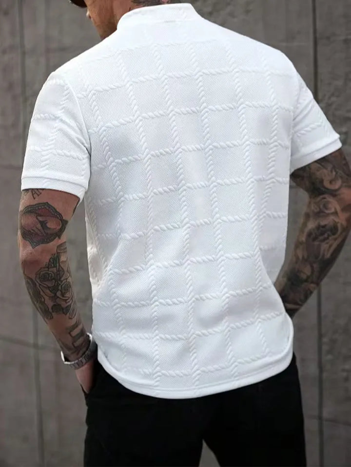 Casual heren Henley shirt met korte mouwen en opstaande kraag, ideaal voor dagelijkse zomerse outfits.