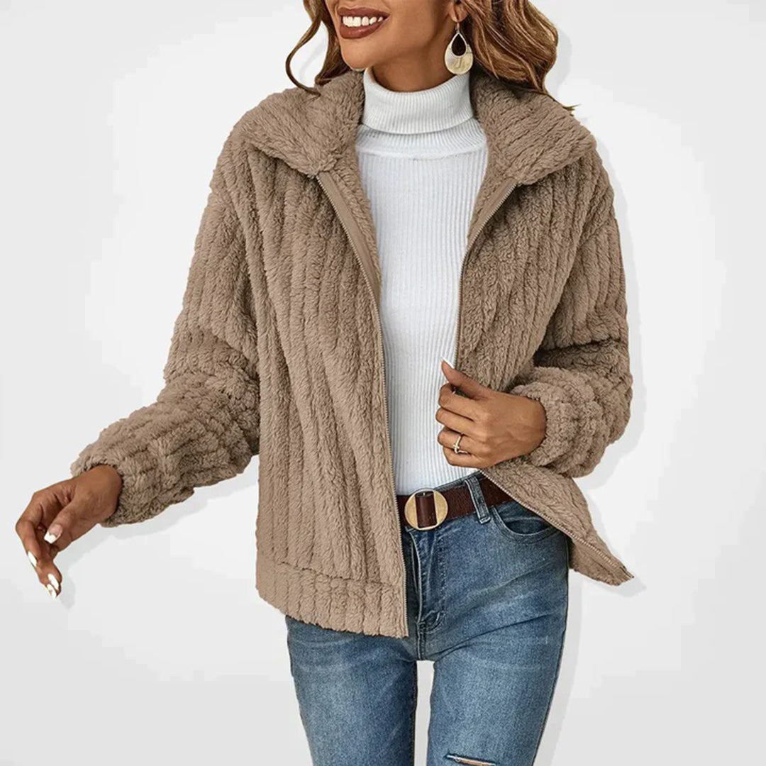 Lang damesvest met kraag, comfortabel en veelzijdig. Dit stijlvolle VHM vest is perfect voor elke gelegenheid.