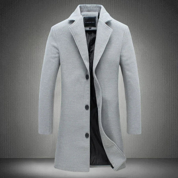 Khaki klassieke wollen winterjas voor heren, met aandacht voor de pasvorm. Warme en tijdloze elegante herenjas.