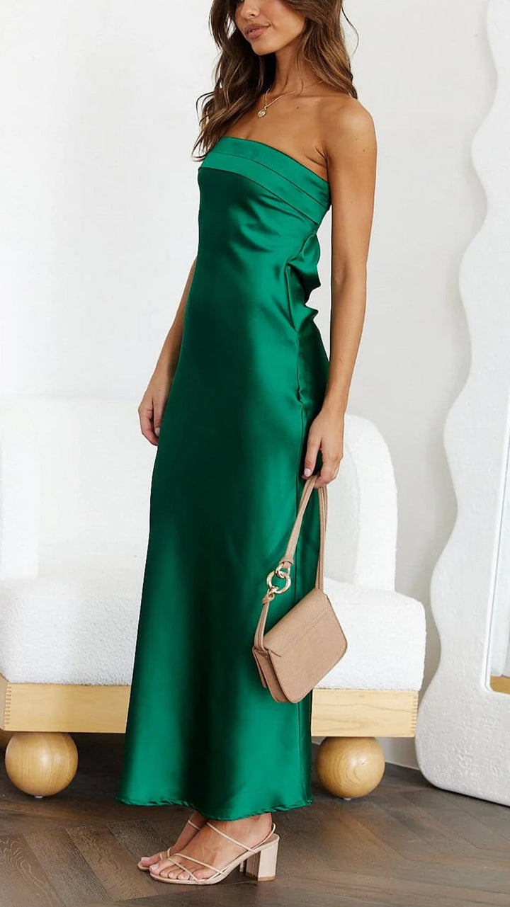 Elegante off-shoulder satijnen jurk voor dames, perfect voor feestjes en speciale gelegenheden.