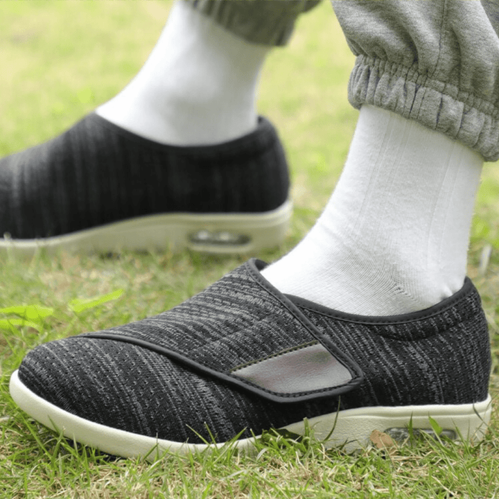 Unisex brede diabetici schoenen ComfortEase voor gevoelige voeten met verstelbare klittenbandsluiting.