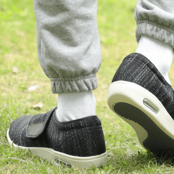 ComfortEase diabetici schoenen, extra breed voor gezwollen voeten, bieden optimale ondersteuning en comfort.