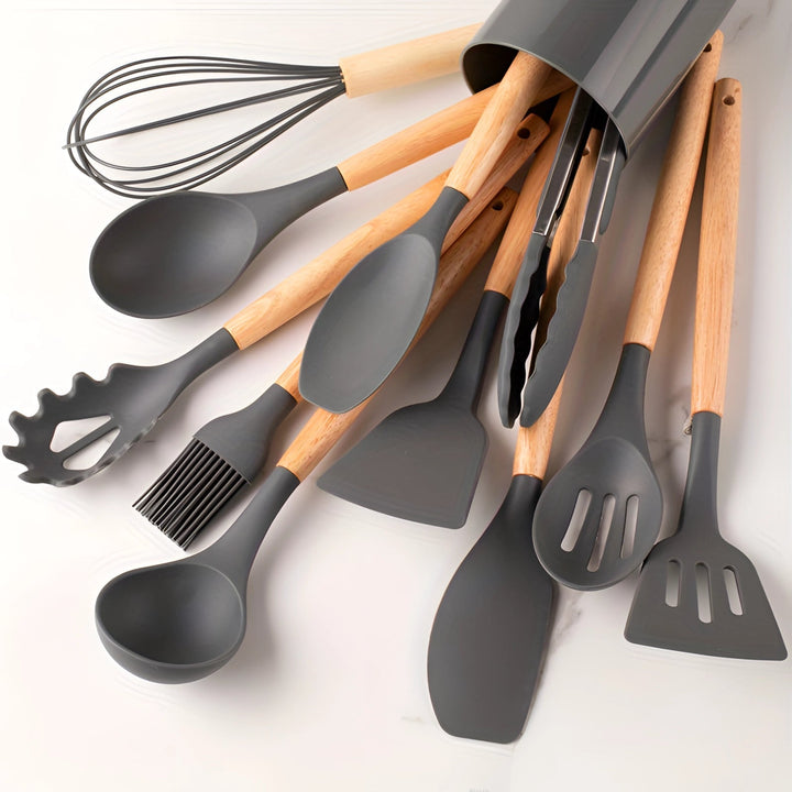 Ideaal cadeau: complete 12-delige siliconen keukengerei set met bamboe handvatten voor kookliefhebbers.