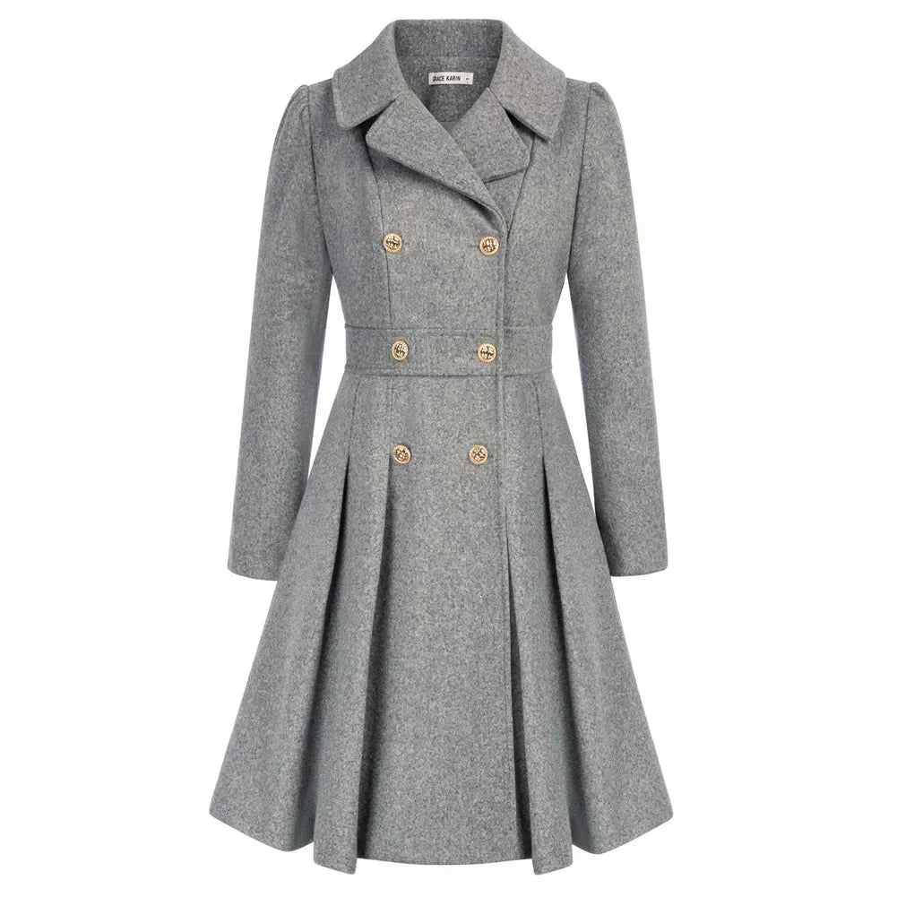 Complete outfit met de klassieke getailleerde korte mantel Leah. Elegante A-lijn damesjas voor een stijlvolle look.