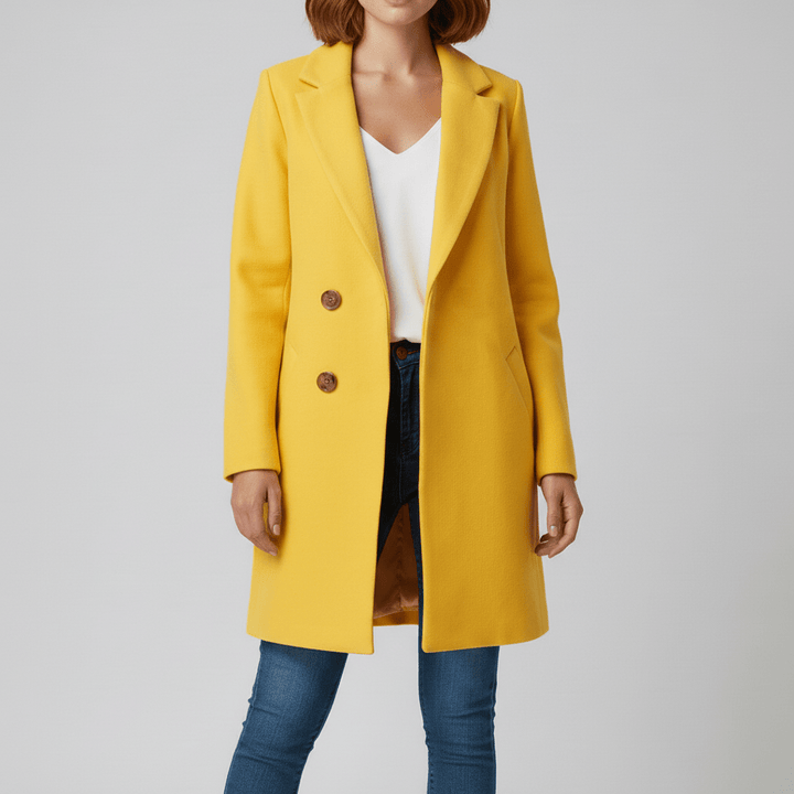 Comfortabele Kiara lange dames winterjas, elegant getailleerd en warm voor koude dagen.