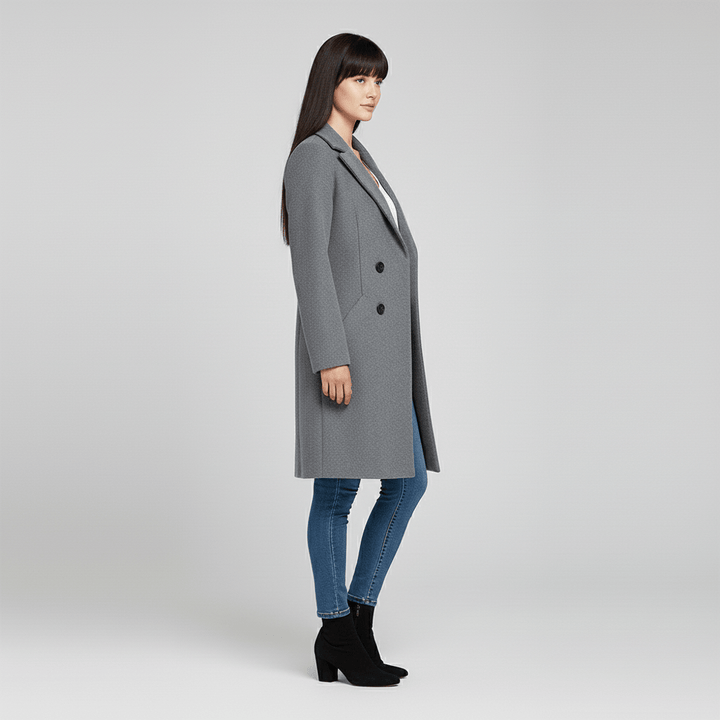 Prachtig getailleerde damesjas Kiara, een elegante lange mantel voor vrouwenkleding.
