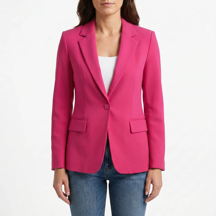Trendbewuste damesblazer met één knoop en strakke snit, combineert comfort met elegante dames mode.