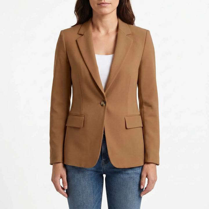 Dames blazer met strakke pasvorm en elegante één-knoops sluiting. Ideaal voor formele en smart-casual outfits.