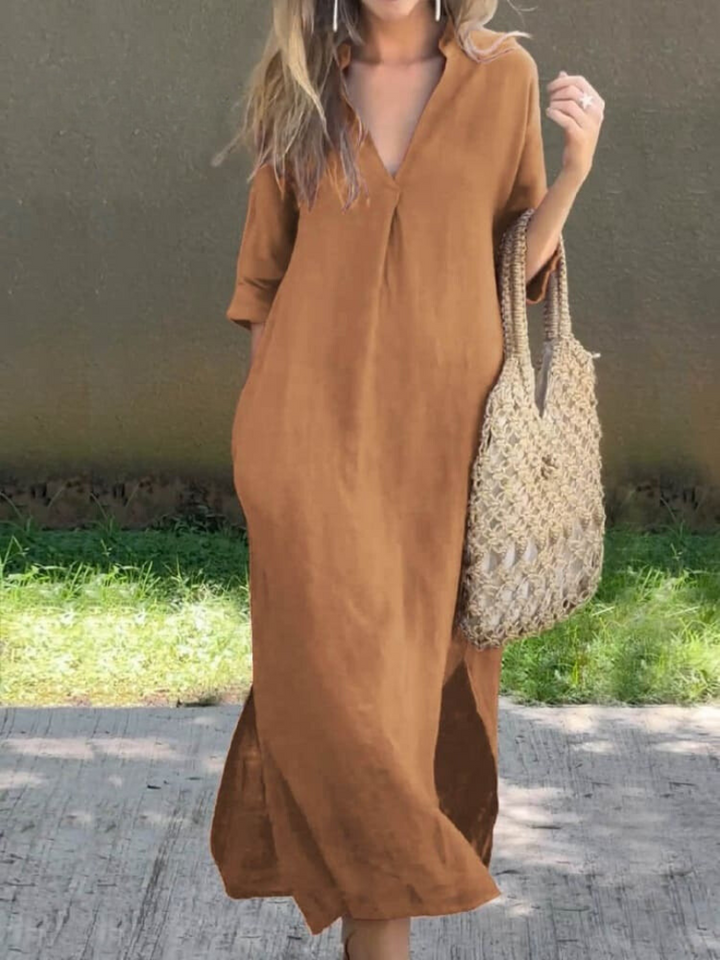 Witte comfortabele dames midi jurk met 3/4 mouwen. Ideale veelzijdige elegante jurk voor diverse looks.