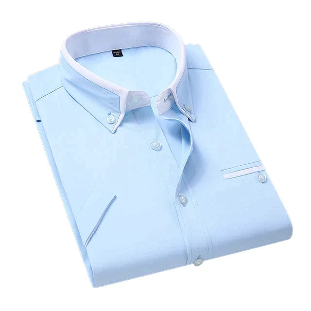 Stijlvol wit heren zomeroverhemd met korte mouwen, ideaal voor een casual of zakelijke zomerlook.