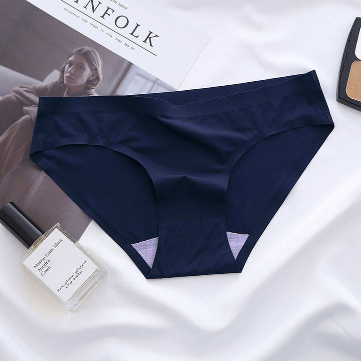 Eenvoudige naadloze dames slips, laagzittend design. Biedt essentieel onzichtbaar draagcomfort.