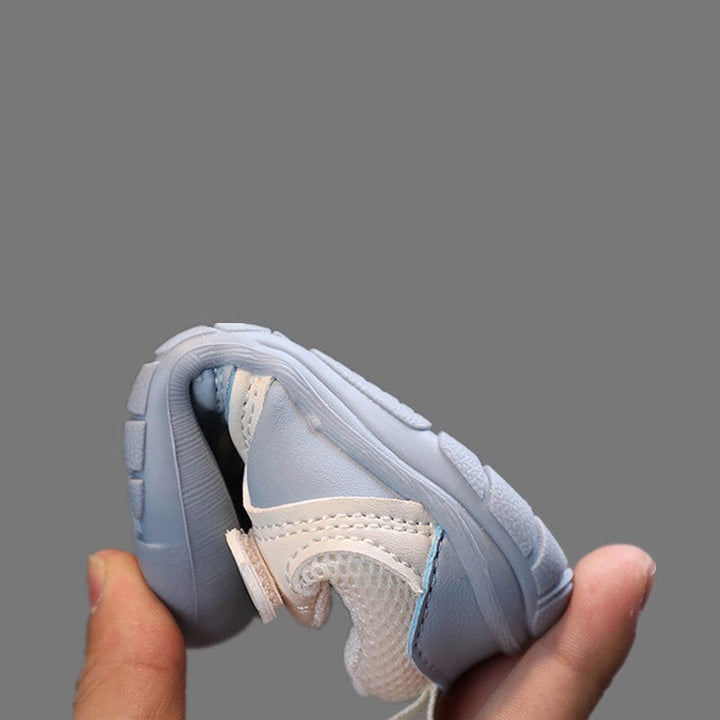 Blauwe barefoot babyschoenen, ademend en zacht, voor maximaal comfort bij elke beweging.