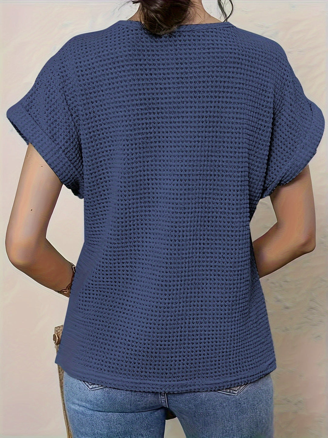 Trendy dames top met subtiel kantdetail, een comfortabele en modieuze keuze voor elke gelegenheid.