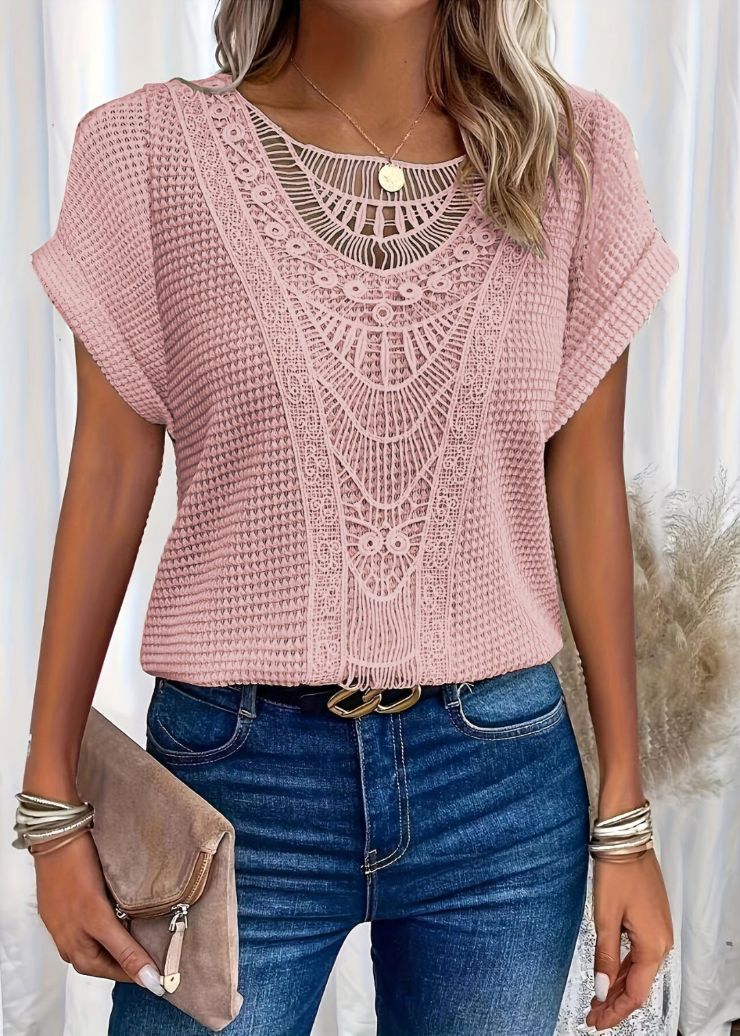 Elegante dames top met verfijnd kantdetail, perfect voor een stijlvolle lente/zomer look.