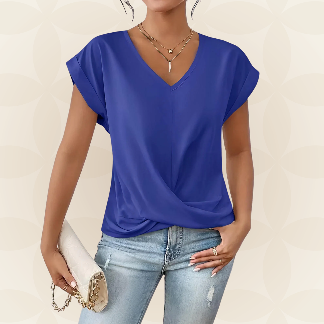 Zachte dames V-hals top met gedrapeerd detail. Comfortabele losvallende korte mouw lente/zomer top.