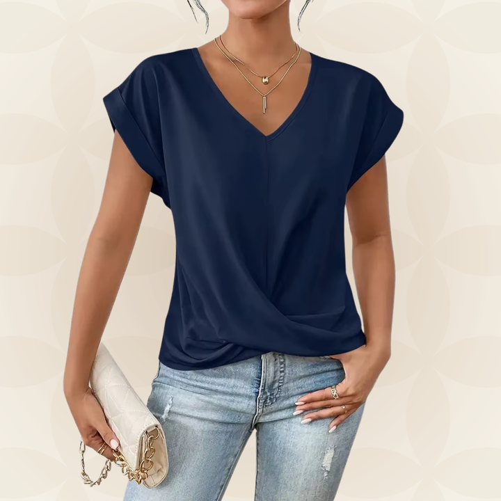 Modieuze dames top met V-hals en gedrapeerd detail. Perfecte casual of chique zomer top.