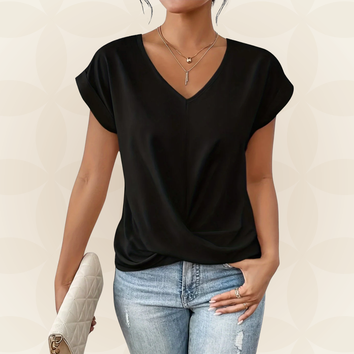 Dames V-hals top met gedrapeerd detail. Elegante en veelzijdige lente/zomer top.