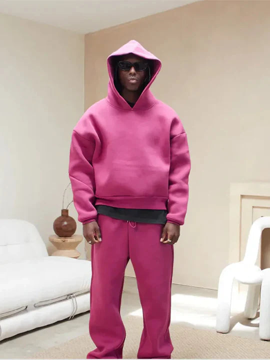 Modieus heren trainingspak met zachte hoodie en bijpassende joggingbroek. Comfortabele set voor elke gelegenheid.