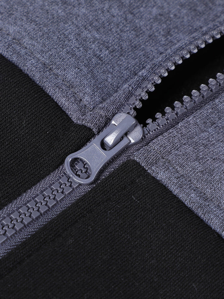 Modern en comfortabel heren trainingspak met capuchon en rits, slimfit design voor dagelijks gebruik en sport.
