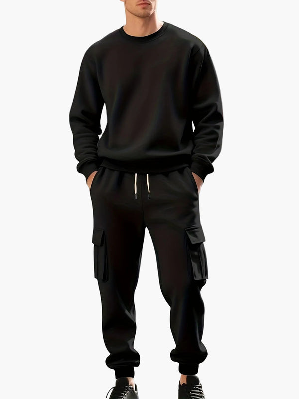 Comfortabel heren trainingspak, achterkant, toont de sportieve pasvorm en zachte stof. Ideaal voor heren.