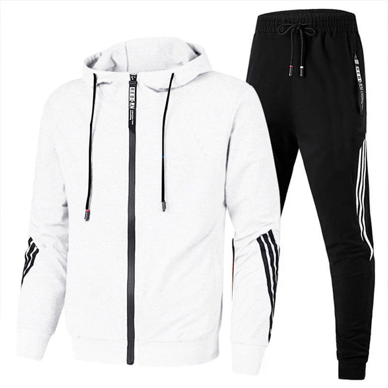 Heren trainingspak met praktische ritssluiting en warme capuchon. Comfortabele sportkleding voor heren.