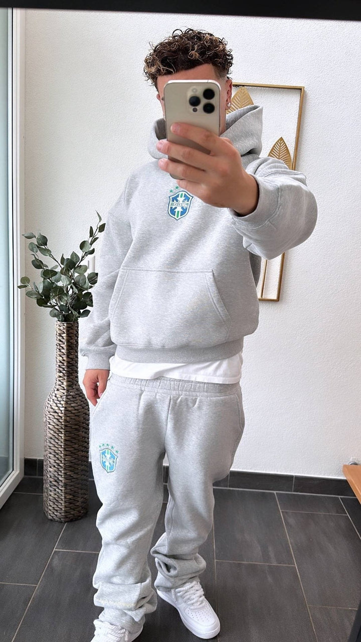 Comfortabel heren trainingspak, perfect voor casual dagen of als sportieve outfit, met hoodie en jogger.