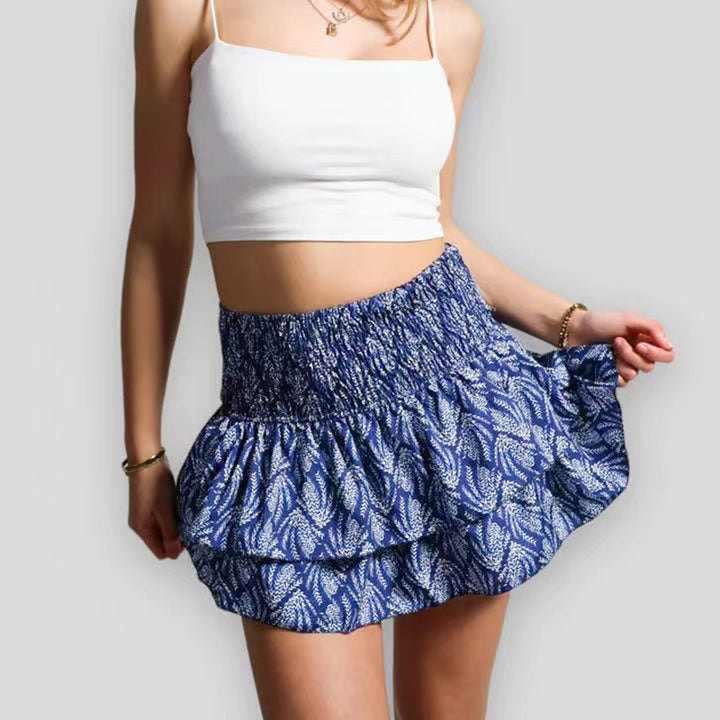 Trendy dames zomerrokje met unieke bohoprint en bloemen; een speels minirokje voor een frisse zomerlook.