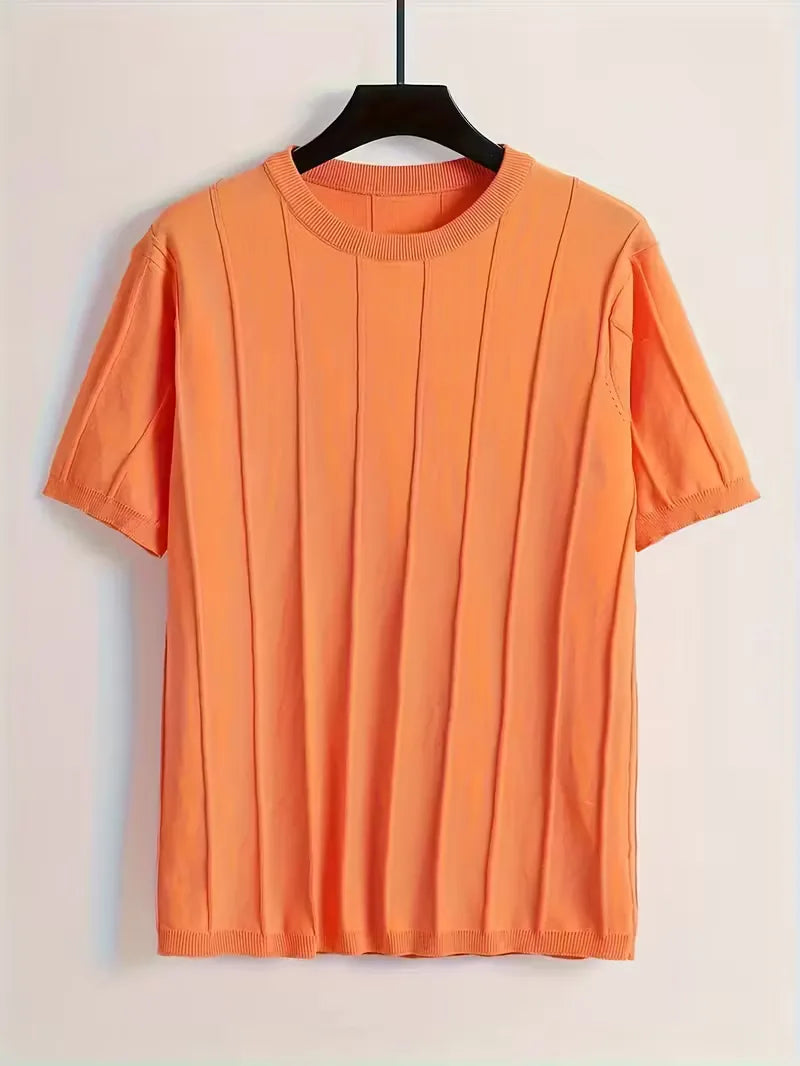 Comfortabele slim fit heren trui met korte mouwen en opvallende verticale ribstructuur. Perfecte pasvorm.
