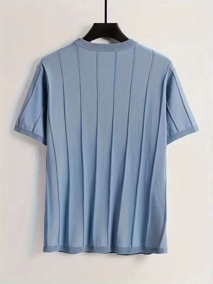 Stijlvolle heren T-shirt trui, korte mouwen. Slim fit, ronde hals, en subtiele verticale ribbels.