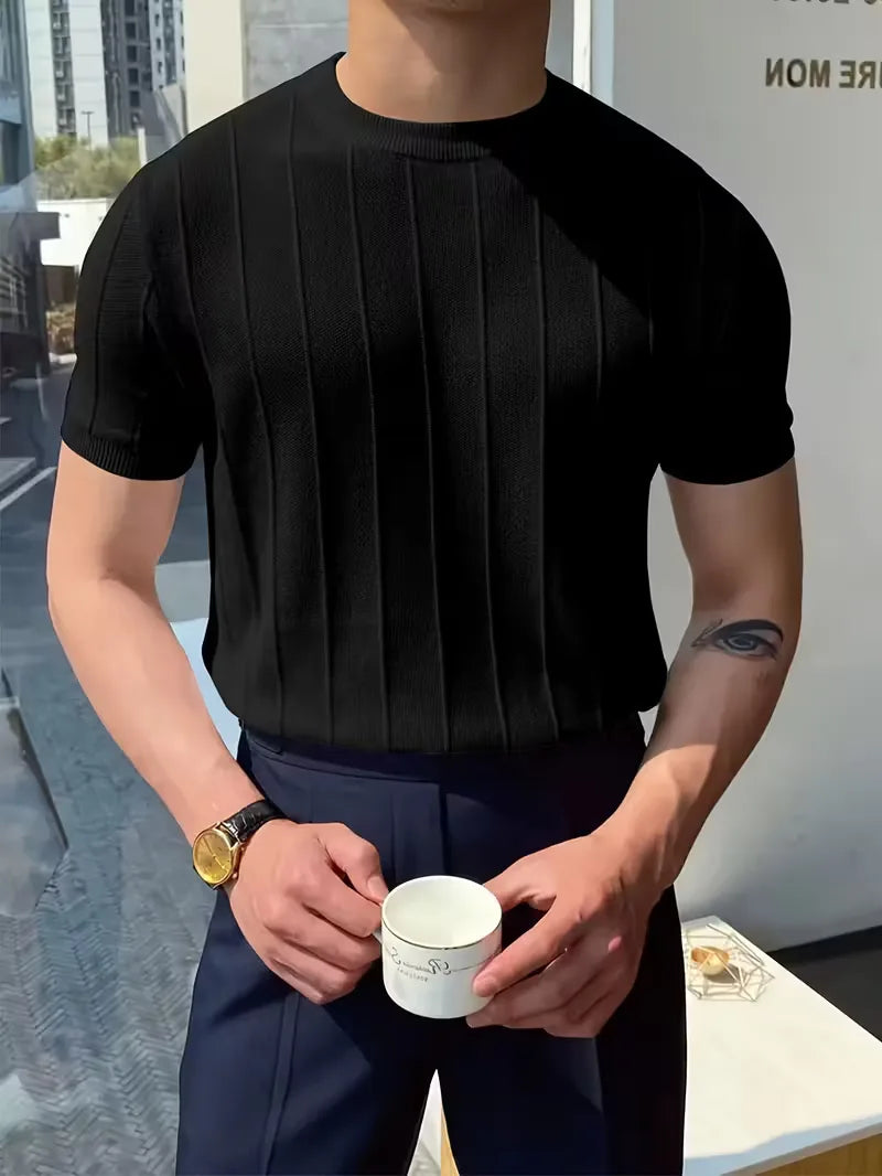 Stijlvolle heren trui korte mouwen met verticale ribstructuur, ronde hals en moderne slim fit pasvorm.